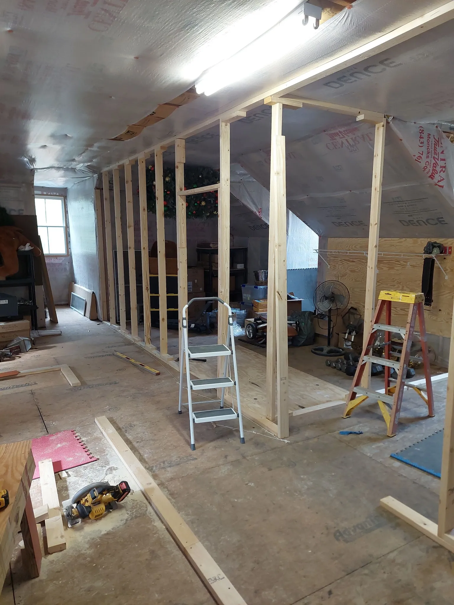 Herbergi smíðað í risi